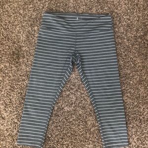 Mondetta Capri Athletic Leggings Medium